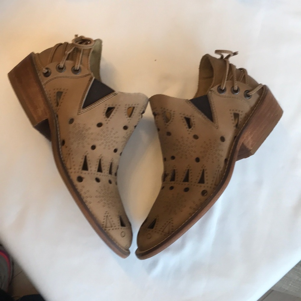 MUSSE & CLOUD CUT OUT PATTERN SHOOTIES.  N…